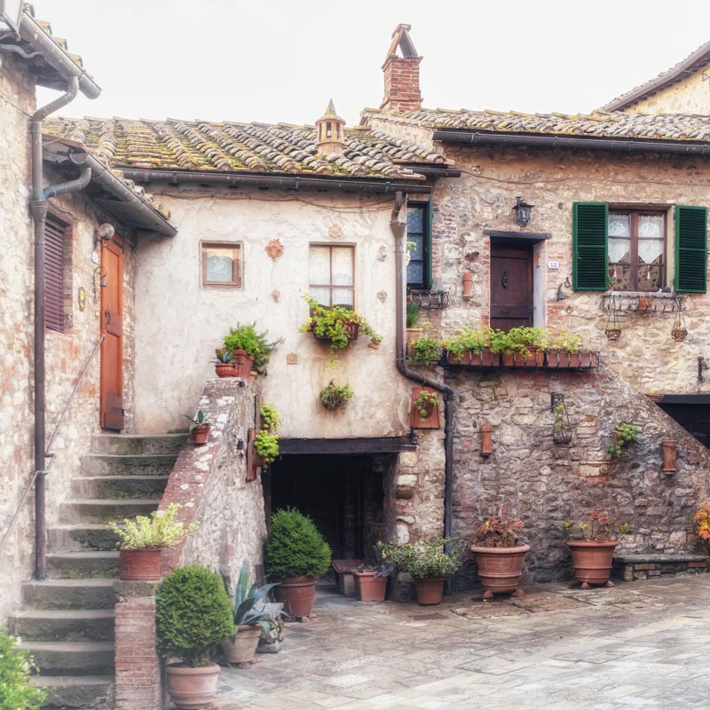 Tuscan medieval corner (studio 2)